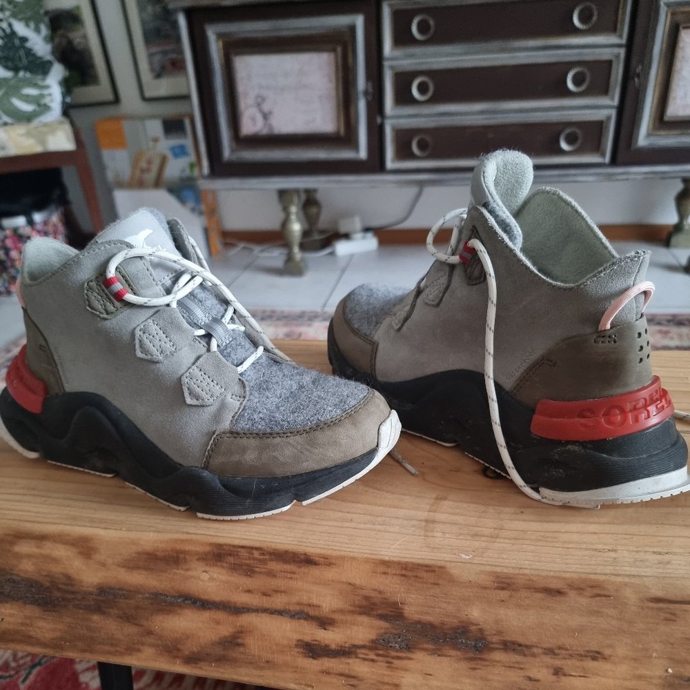 Sorel kinetic renegade caribou boots 7.5